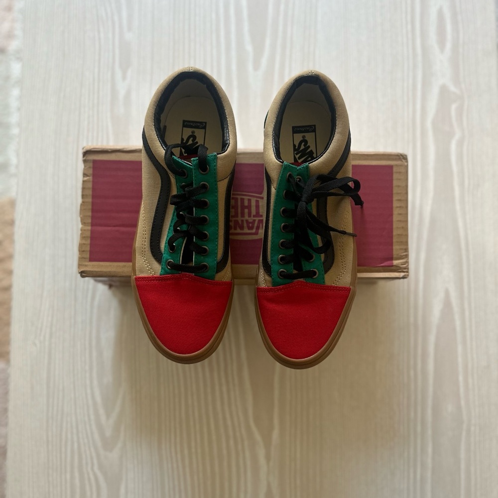 Men 9.5 / Women 11
